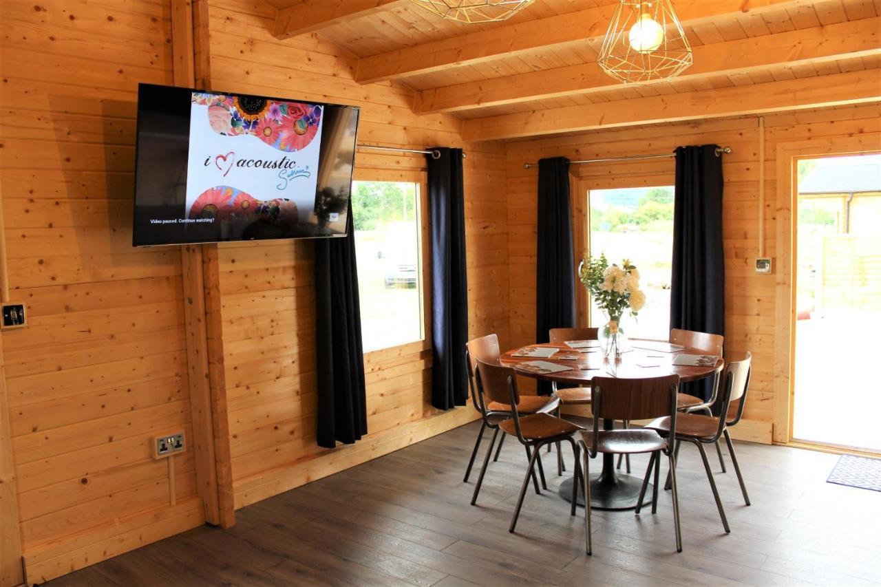 Stunning 5-Bed Cabin In Ashton Under Hill إيفيشام المظهر الخارجي الصورة