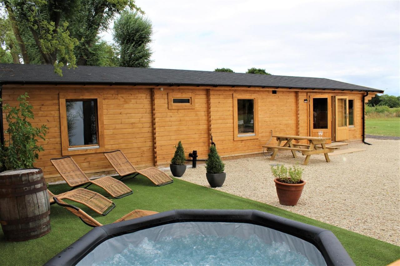 Stunning 5-Bed Cabin In Ashton Under Hill إيفيشام المظهر الخارجي الصورة
